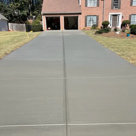 a driveway leading to a house