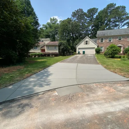 a driveway leading to a house