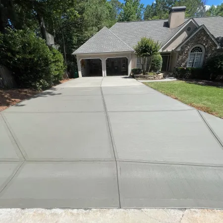 a driveway leading to a house