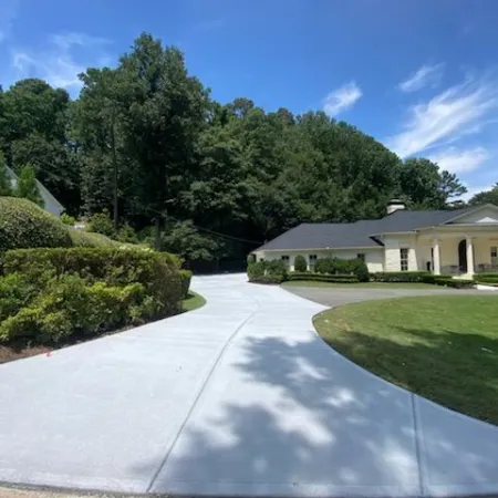 a driveway leading to a house