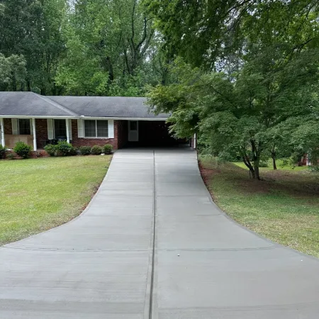 a driveway leading to a house