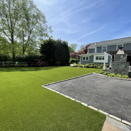 a driveway leading to a house