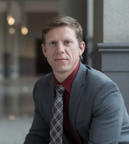 Andrew Holmes headshot
