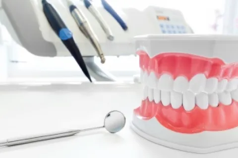 WHO IS THE RIGHT CANDIDATE FOR DENTURES?