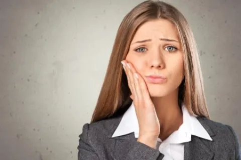 RECOGNIZING THE SYMPTOMS OF A DENTAL ABSCESS