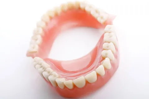Oxnard Prosthodontist – Discusses Removable Dentures