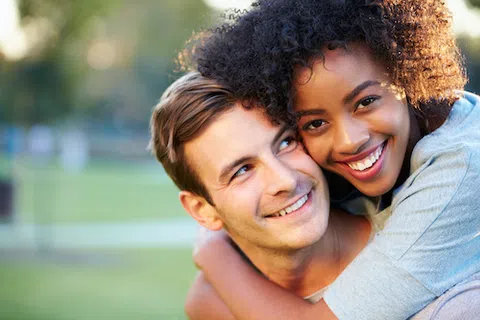 4 Ways Dental Veneers Revive Smiles