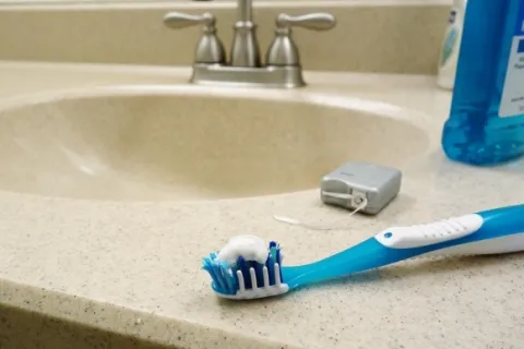 KNOWING THE SYMPTOMS OF GINGIVITIS