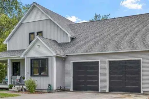Benefits Of Hiring A Pro For Your Garage Door Repair Over DIY