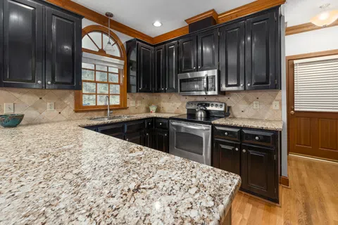 Are Marble Countertops Too High-Maintenance for a Kitchen?
