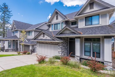 4 Risks of Delaying Roof Replacement