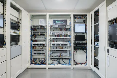 Can an IT Provider Coordinate Internet Circuits, Phones, and Cutover Timing for a Law Office Relocation?