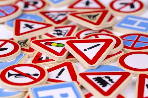 When To Yield the Legal Right-of-Way in Texas