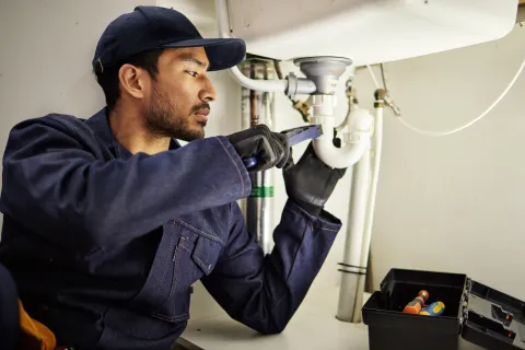 a man wearing a hat and gloves