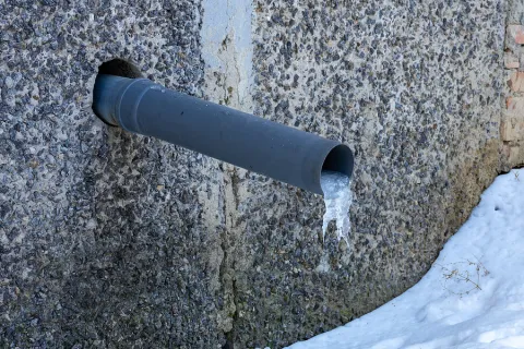 a black and white pipe on a concrete wall