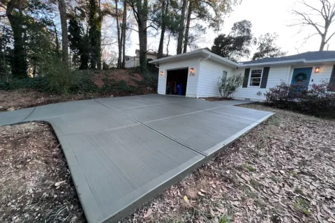 a driveway leading to a house