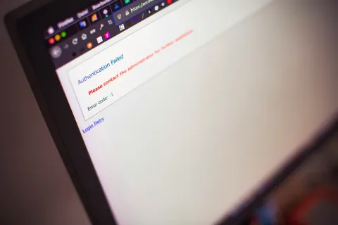 Computer screen displaying authentication failed error message after multi-factor authentication failed.