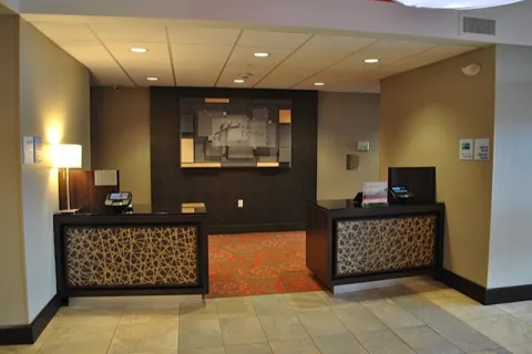 Holiday Inn Express Salem OH front desk