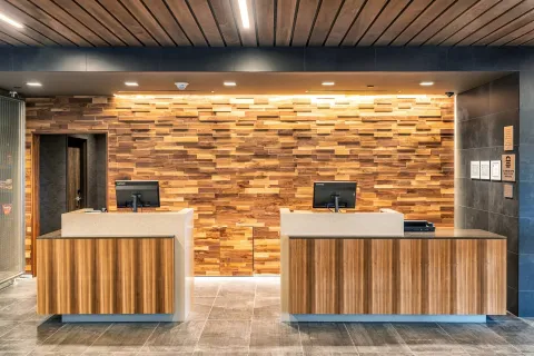 Courtyard by Marriott Front Desk Reception Pods