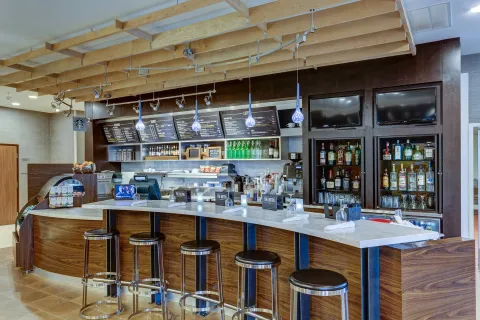 Courtyard by Marriott Hammond LA S-bar Millwork