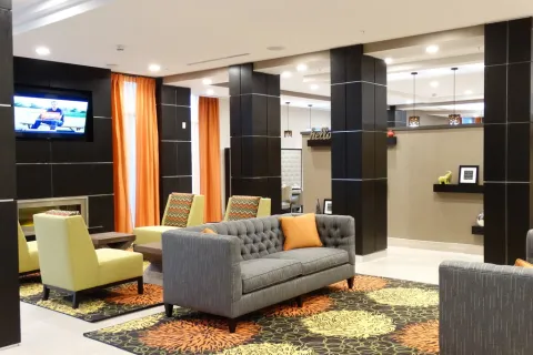 Holiday Inn Covington LA Lounge