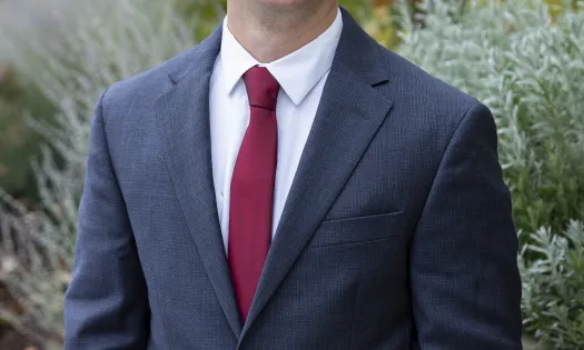 a man in a suit and tie.