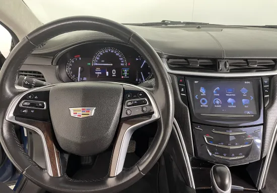 2017 Eagle 6-Door Cadillac Limo H9550006