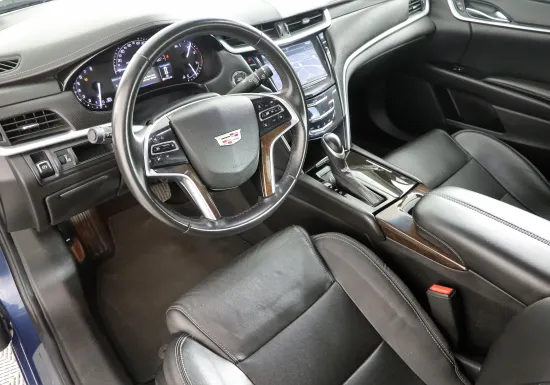 2017 Eagle 6-Door Cadillac Limo H9550006