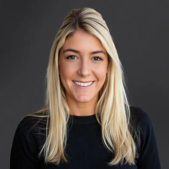 Kate Kelly headshot