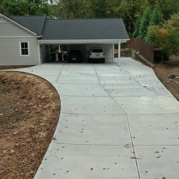 a driveway leading to a house