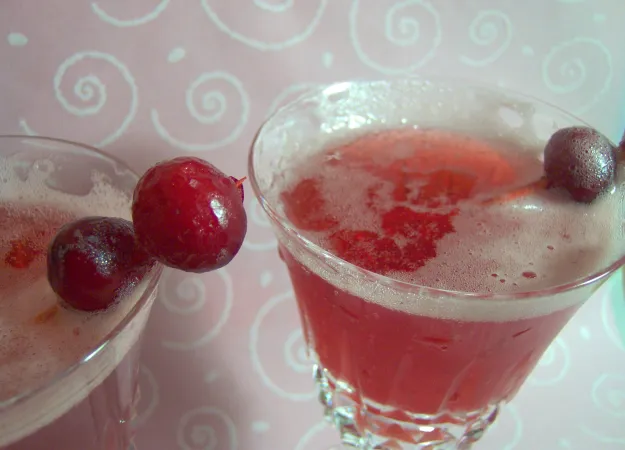 Recipe: Sparkling Cran-razzy Drink