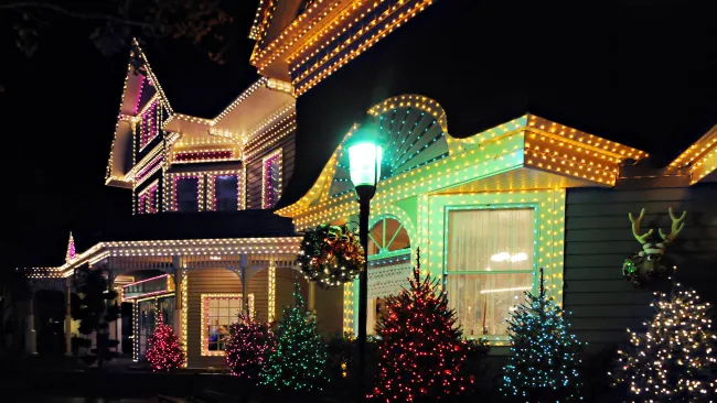 a house with christmas lights