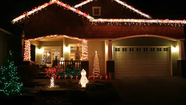 a house with christmas lights