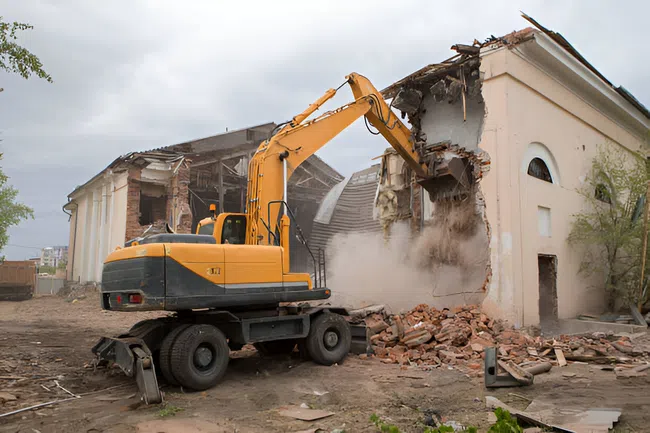 Why Hiring the Right Demolition Contractor Is Key to Efficient Commercial Space Management