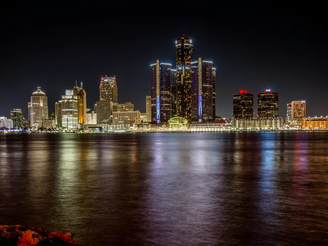 a city skyline at night