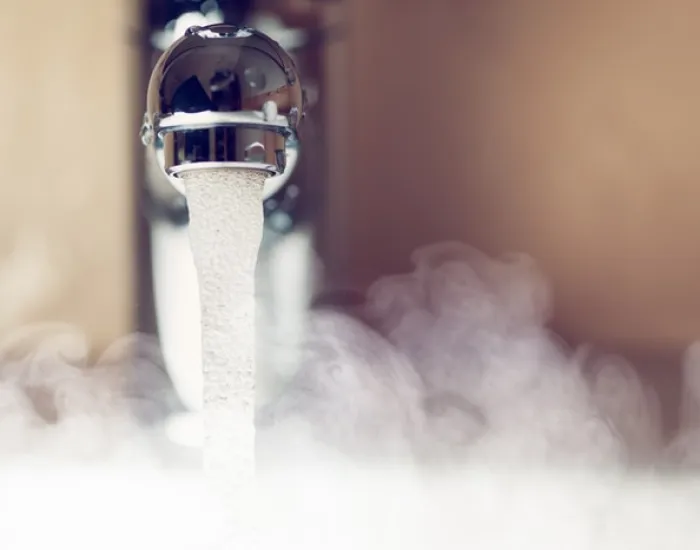 是什么让一个即热式热水器安装比一个常规的旧水箱更好?