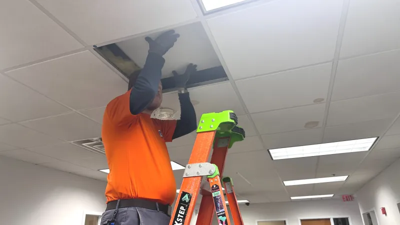 Estes Commercial Tech Checking Thermosts and Controls Calibration