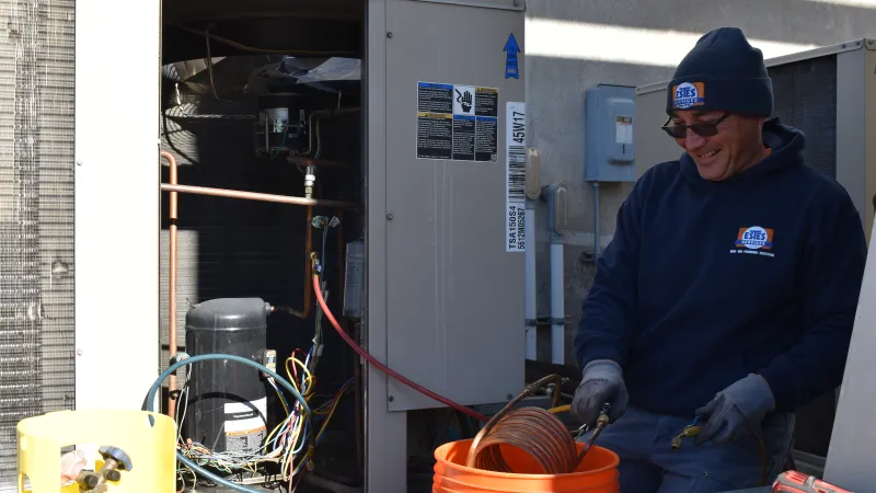 Refrigerant Leak Detection & Recharge by Estes Commercial Tech