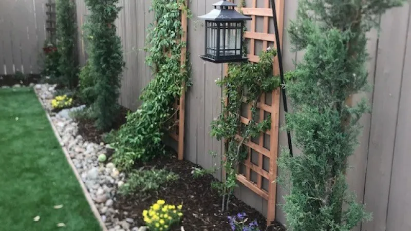 Trellises and rock accents round out this border