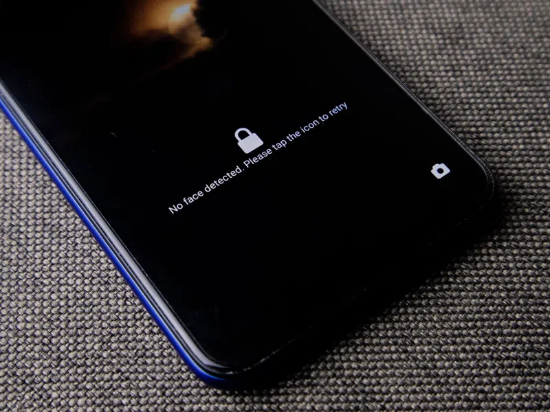 Smartphone screen displaying 'No face detected. Please tap the icon to retry' message with lock icon.