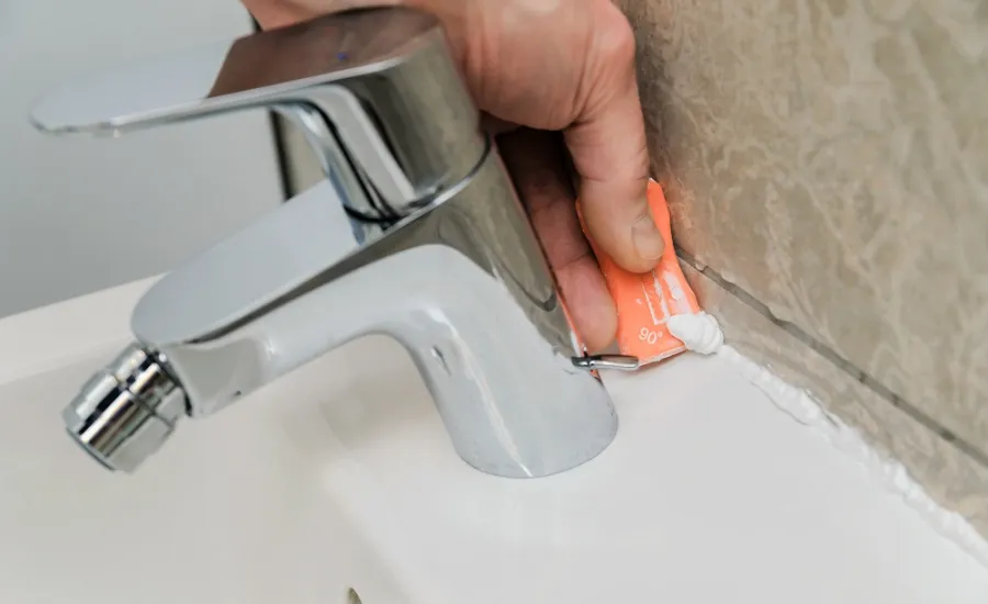 How to Remove Old Caulk From a Tub, Shower, or Sink