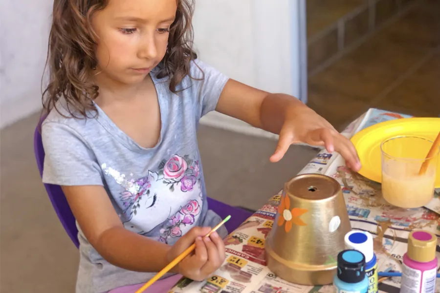 painting flowers on pot