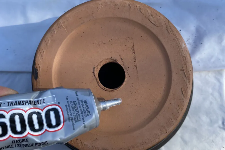gluing a pot