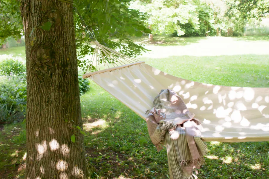 a white park bench sitting in the grass