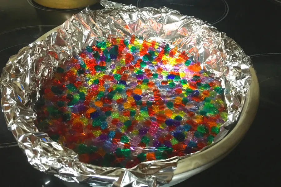 Pie tin, aluminum foil, Beads