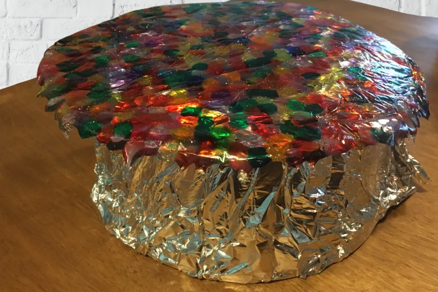 Pie tin, aluminum foil, Beads