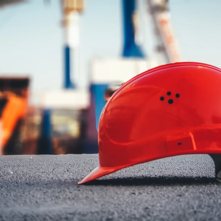 a red worker helmet