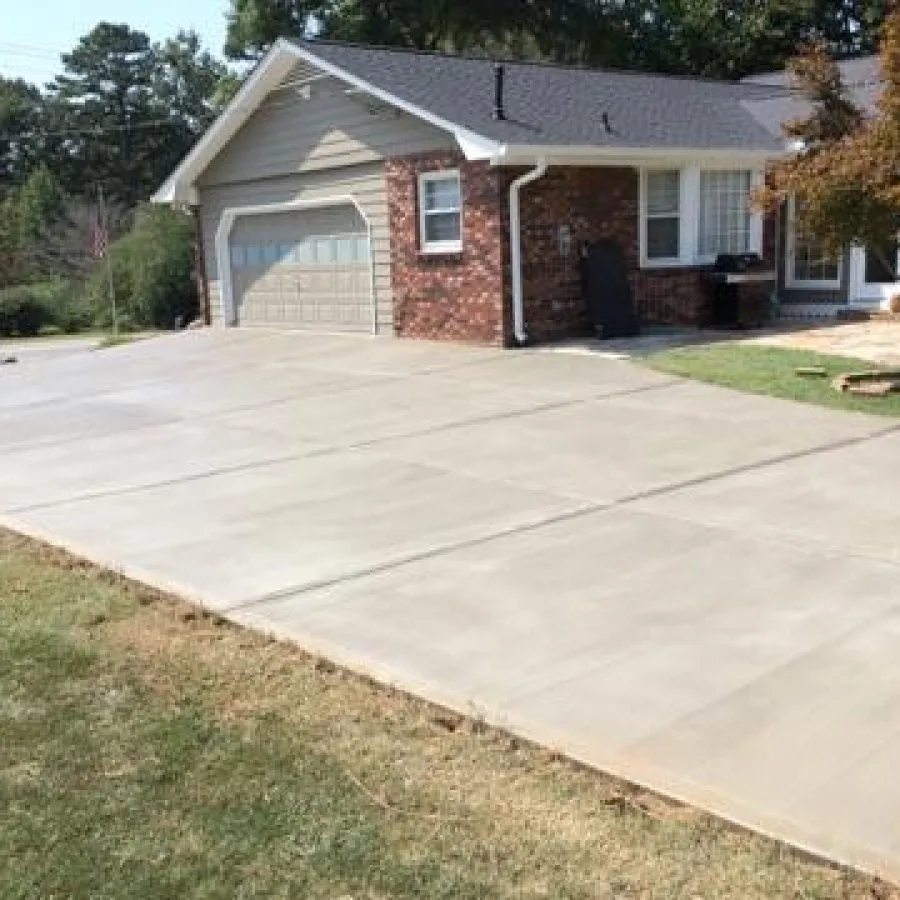 a driveway leading to a house