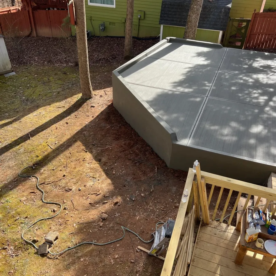 a backyard with a trampoline