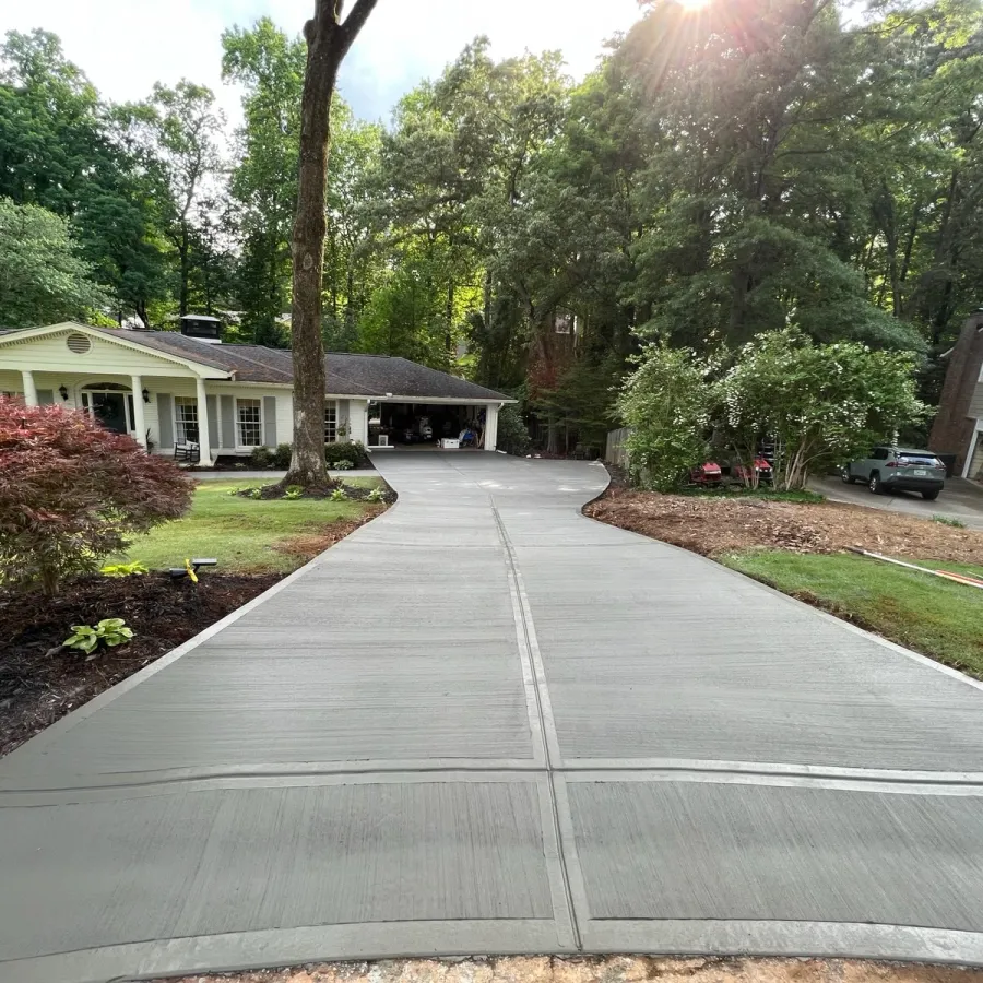 a driveway leading to a house